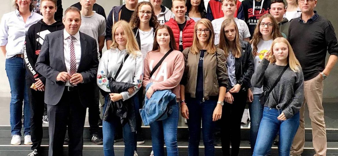 303030846-7d0a2f69-6dc7-4980-84bc-616908d0d9f81-1bjeHLDee