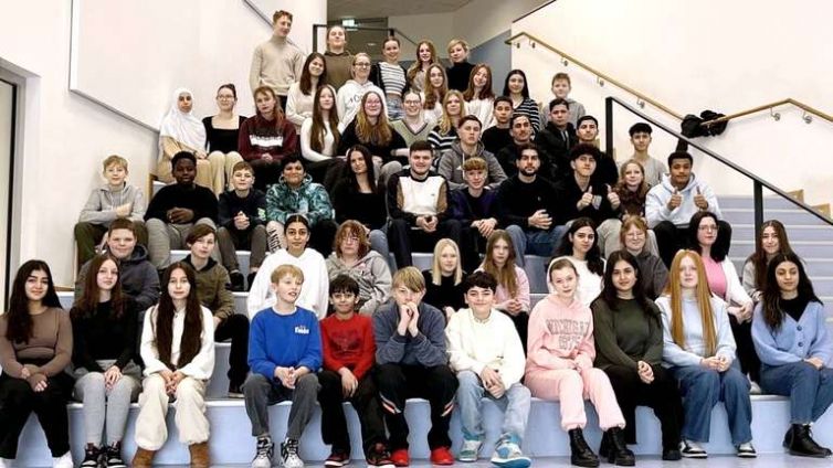 34891085-das-fast-vollstaendige-team-von-lernen-ohne-lehrer-des-schuljahres-2023-24-1F70